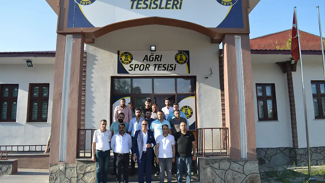 İş Adamı Yılmaz Üzeyiroğlu Ağrı Spor Tesislerini Ziyaret Etti