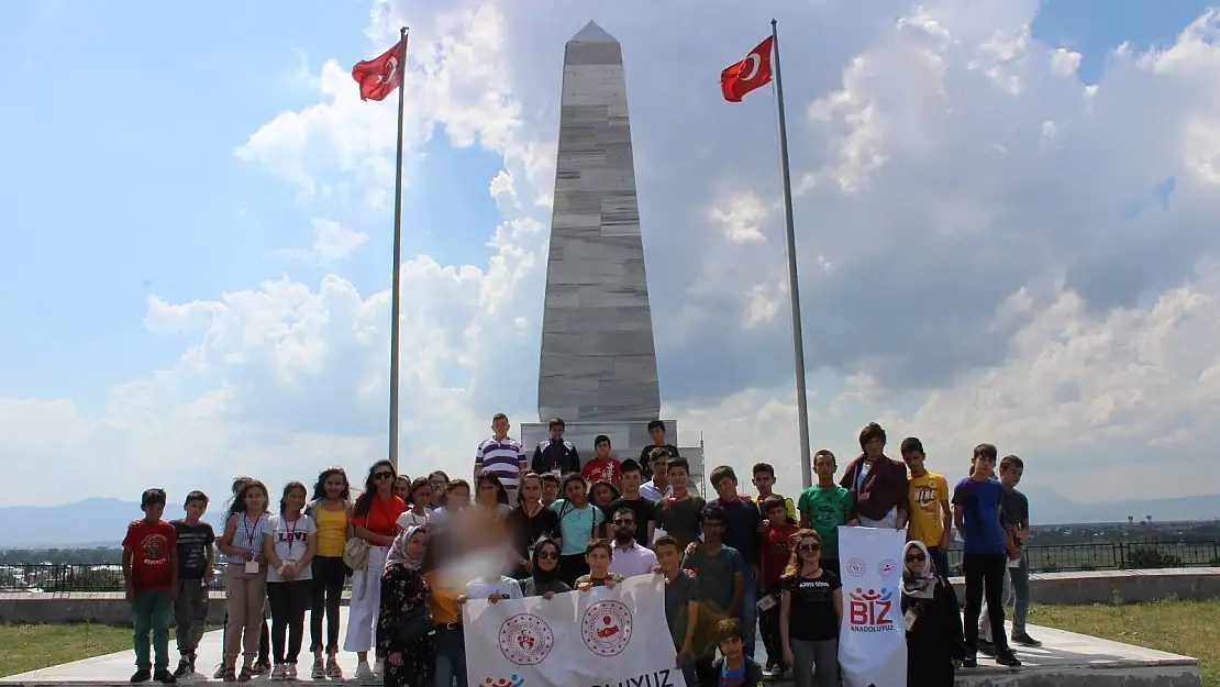 Kırıkkale'den gelen 40 kişilik öğrenci kafilesi Ağrı'yı gezdi