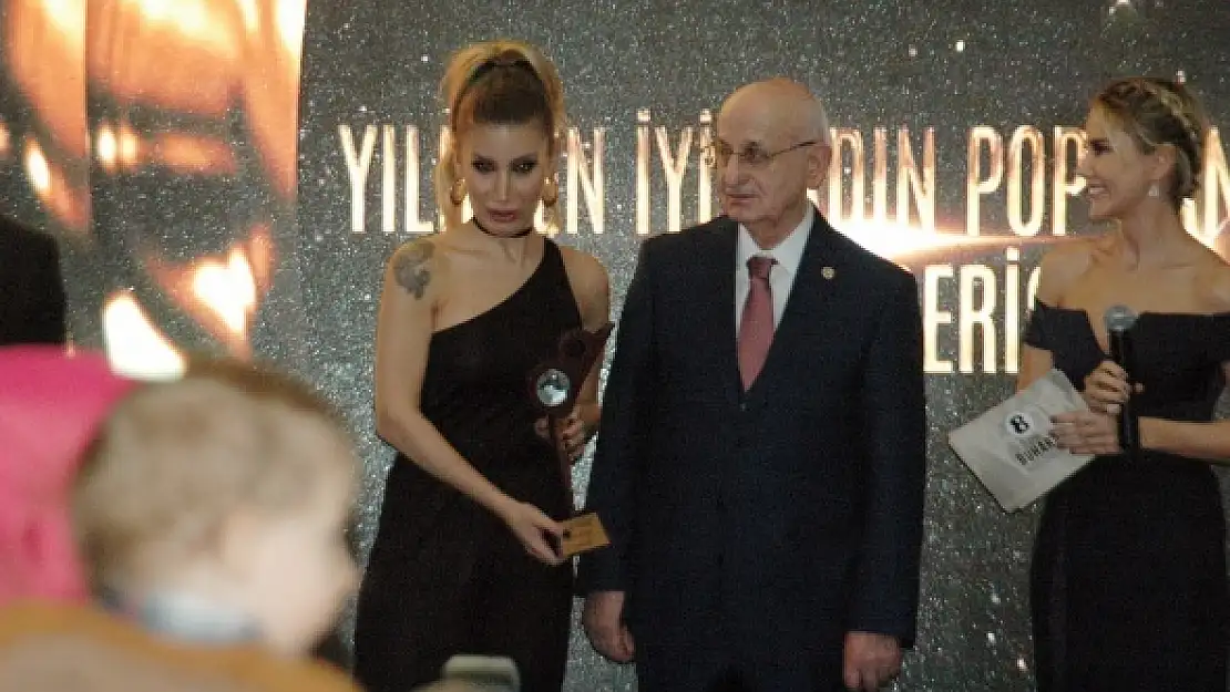 İrem Derici'den büyük gaf