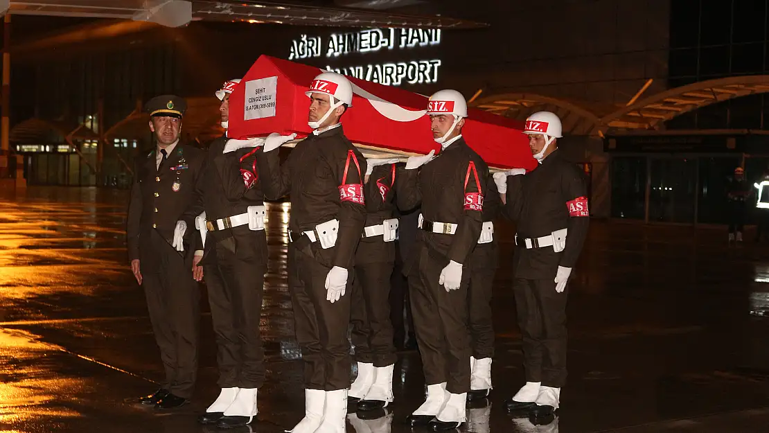 Ağrı şehitlerini uğurladı