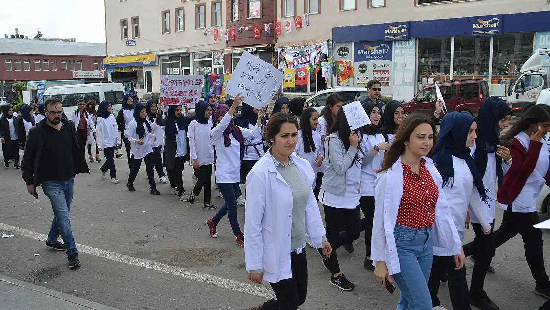 Sağlıklı yaşama dikkat çekmek için yürüdüler