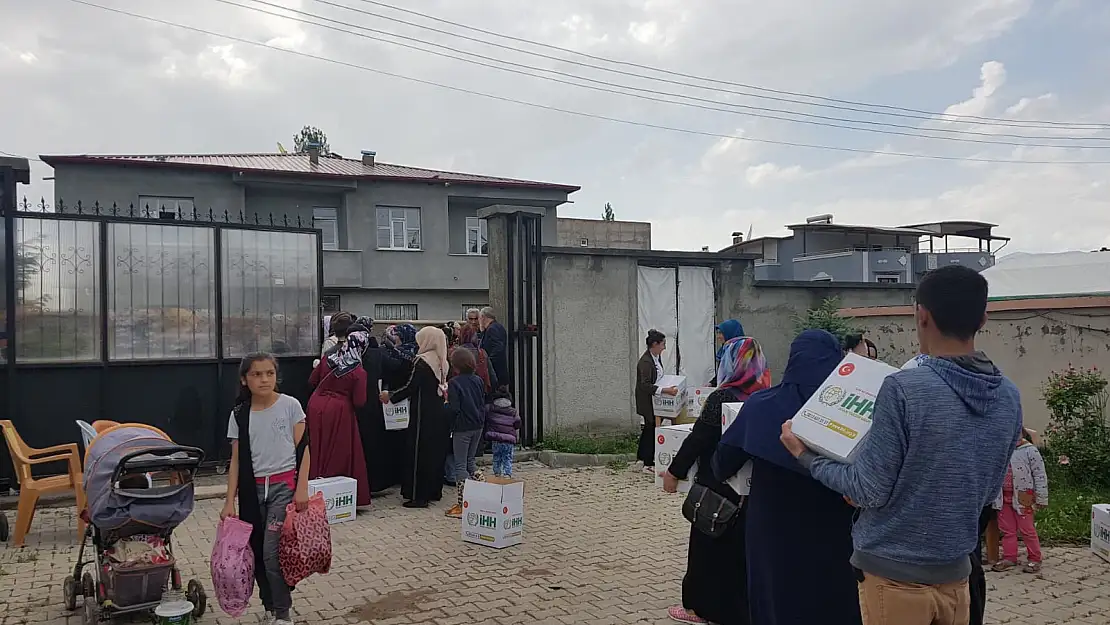 Ağrı İHH yardımlarına devam ediyor