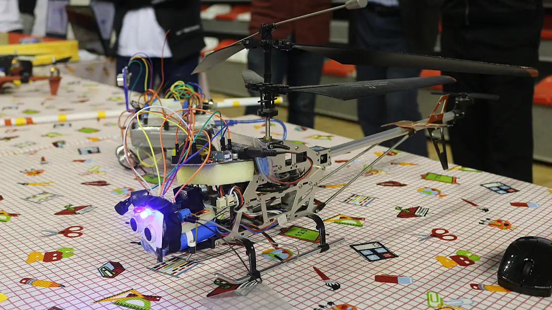 Ağrılı öğrenci TSK için Türkiye'de ilk kodlamalı 'drone' üretti