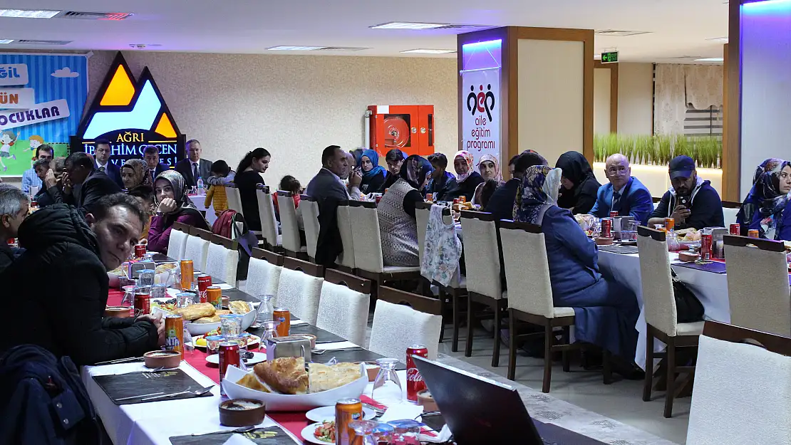 Ağrı'da koruyucu aileler iftarda buluştu