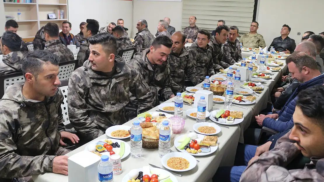 Vali Elban, PÖH ile sahur yaptı