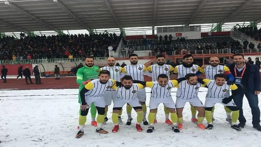Ağrı 1970 Spor Tatvan Spor'a gol oldu yağdı
