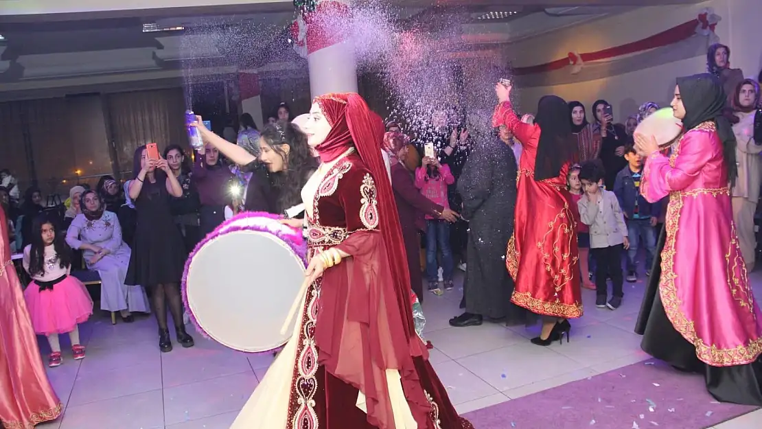 Ağrı Düğün ve Özel Gecelerde Modaya Uydu