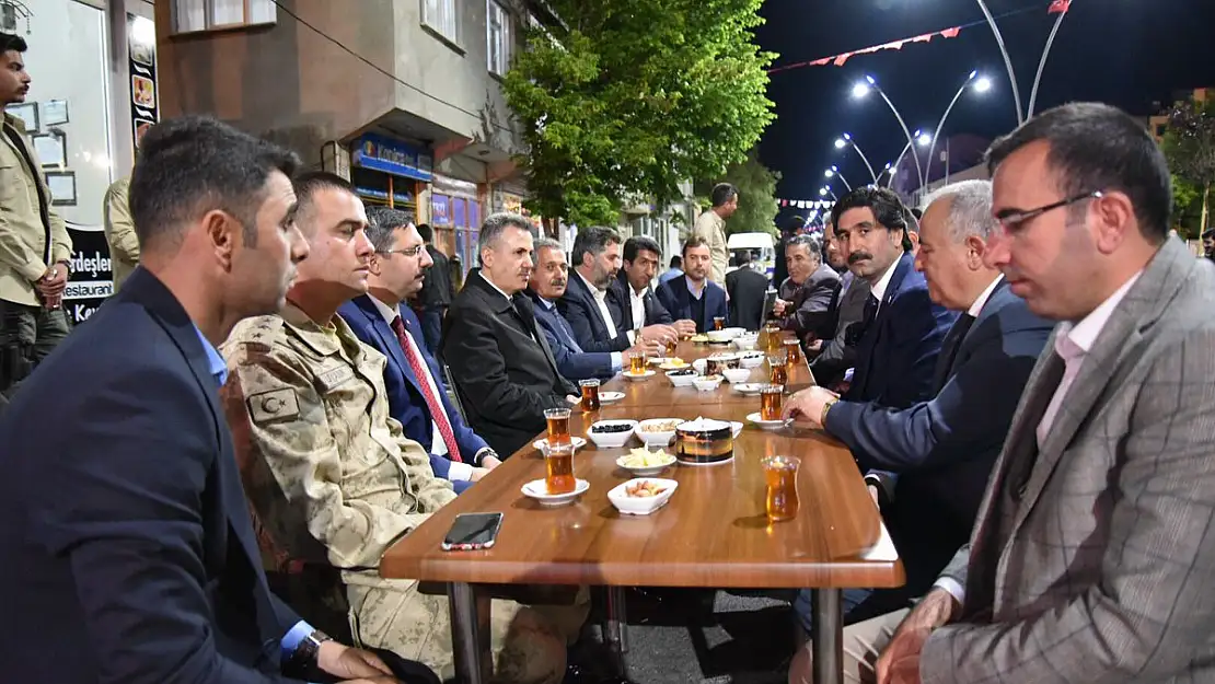 Vali Elban Taşlıçay'da Vatandaşlarla İftar Yaptı