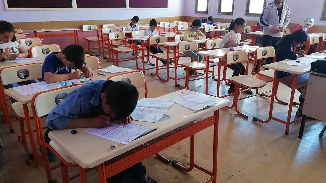 Ağrı'da öğrenciler ödül almak için kitap okudu