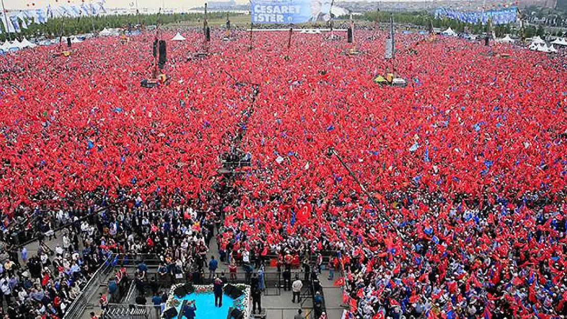 AK Parti mitingine yoğun katılık