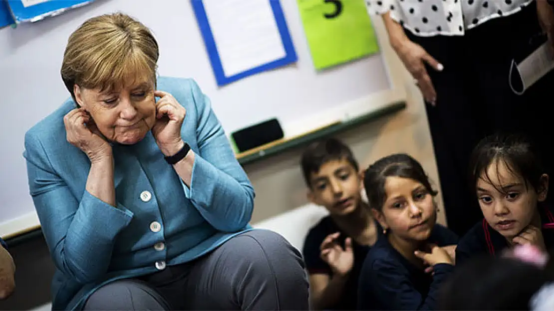 Merkel mülteci çocuklarla görüştü