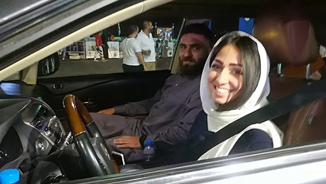 Kadınlar ilk kez trafiğe çıktı