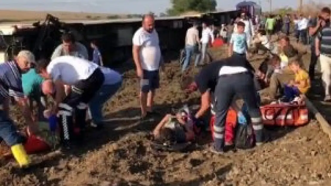 Yolcu treni devrildi ölü ve yaralılar var