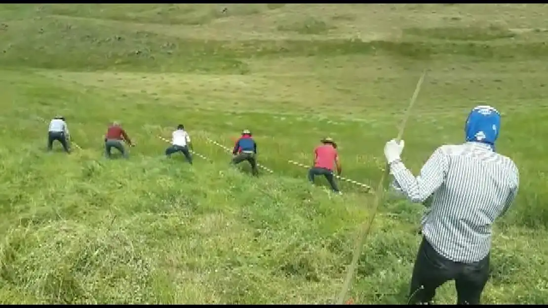 Ağrı'da asırlık tırpan geleneği