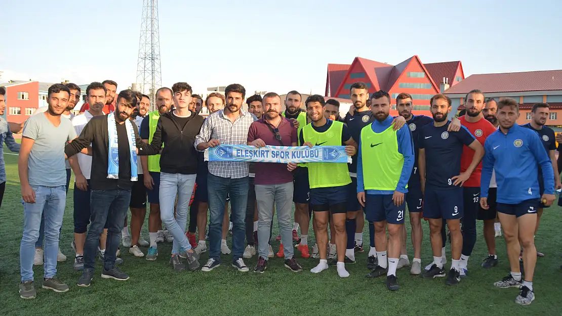 El El Taraftar Derneği'nden Ağrıspor'a kombine desteği