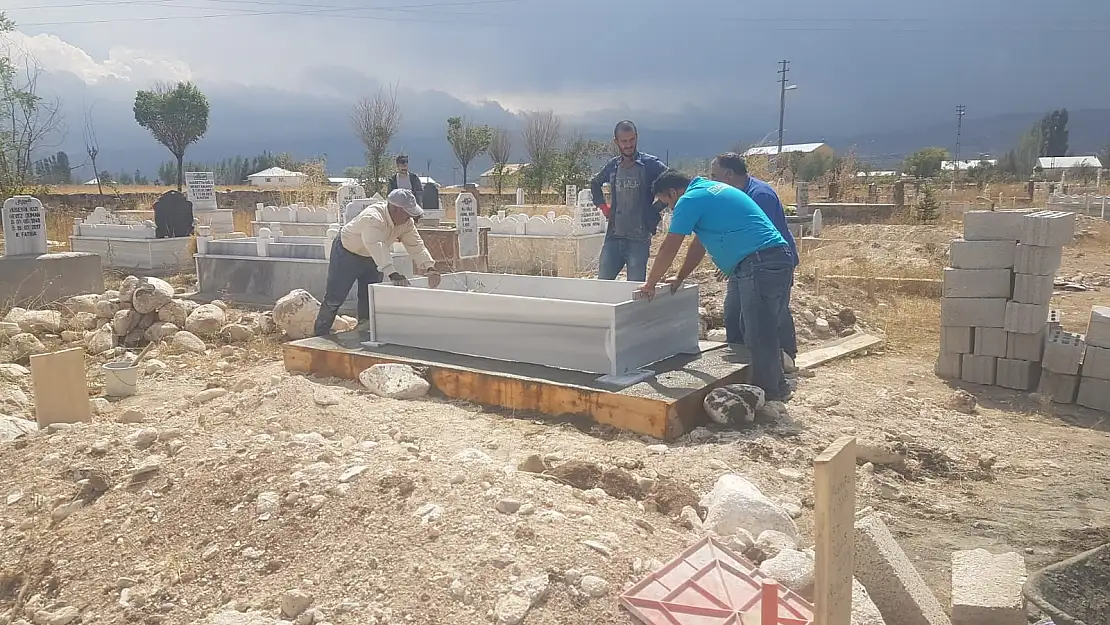 Kimsesiz Afganlının mezarını Ağrılılar yaptırdı