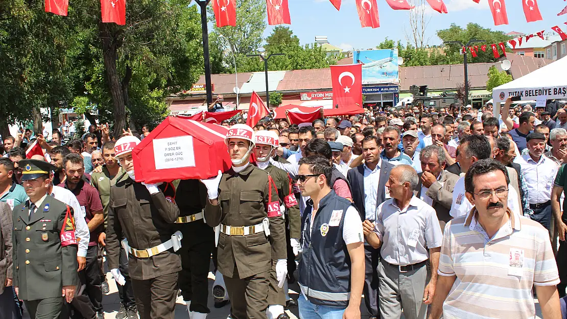 Ağrı şehidini uğurladı