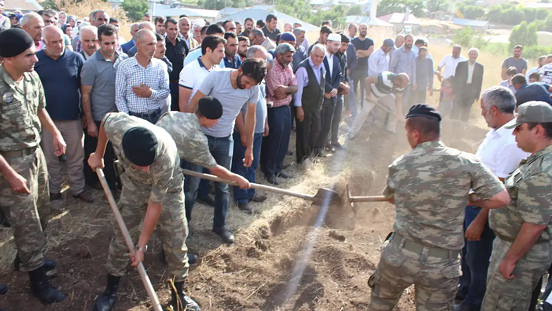 Kıbrıs Gazisi toprağa verildi