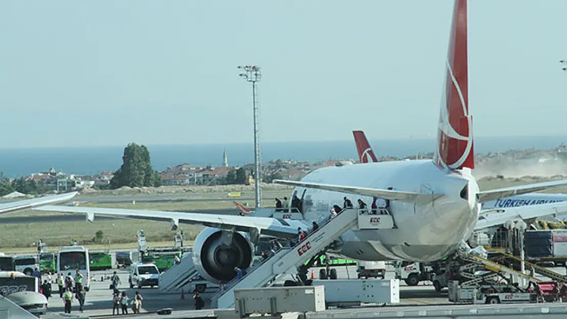 Uçakta sigara içen yolcuya ağır ceza