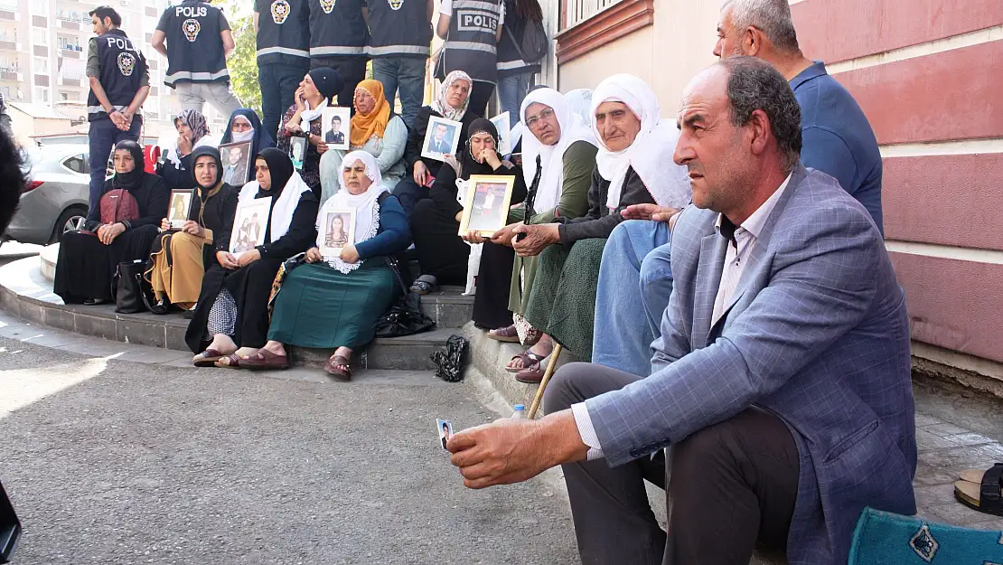 Ağrı'dan bir aile daha oturma eylemine katıldı