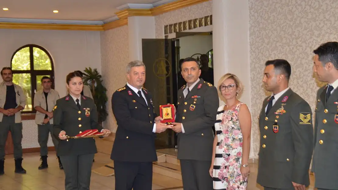 Vali Elban rütbe terfi törenine katıldı