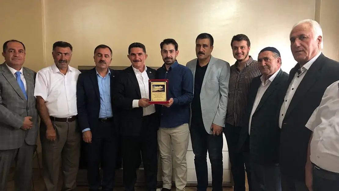 Çelebi'den KPSS Türkiye birincisine ziyaret