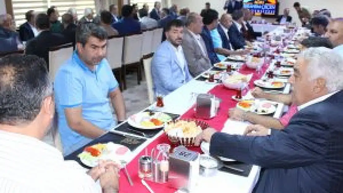 Milletvekili Çelebi Ağrı'nın büyükleri ile bir araya geldi