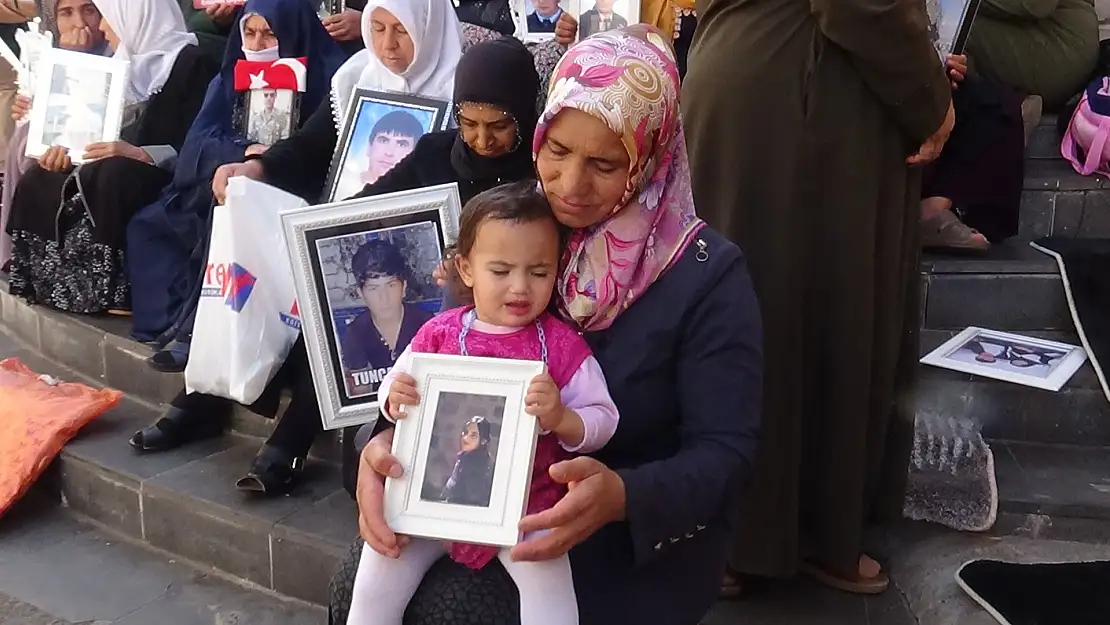 Diyarbakır'daki eyleme Ağrı'dan bir aile daha katıldı