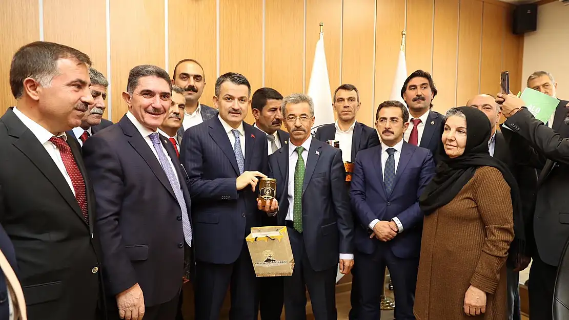Ağrı heyeti Tarım Bakanı ile görüştü