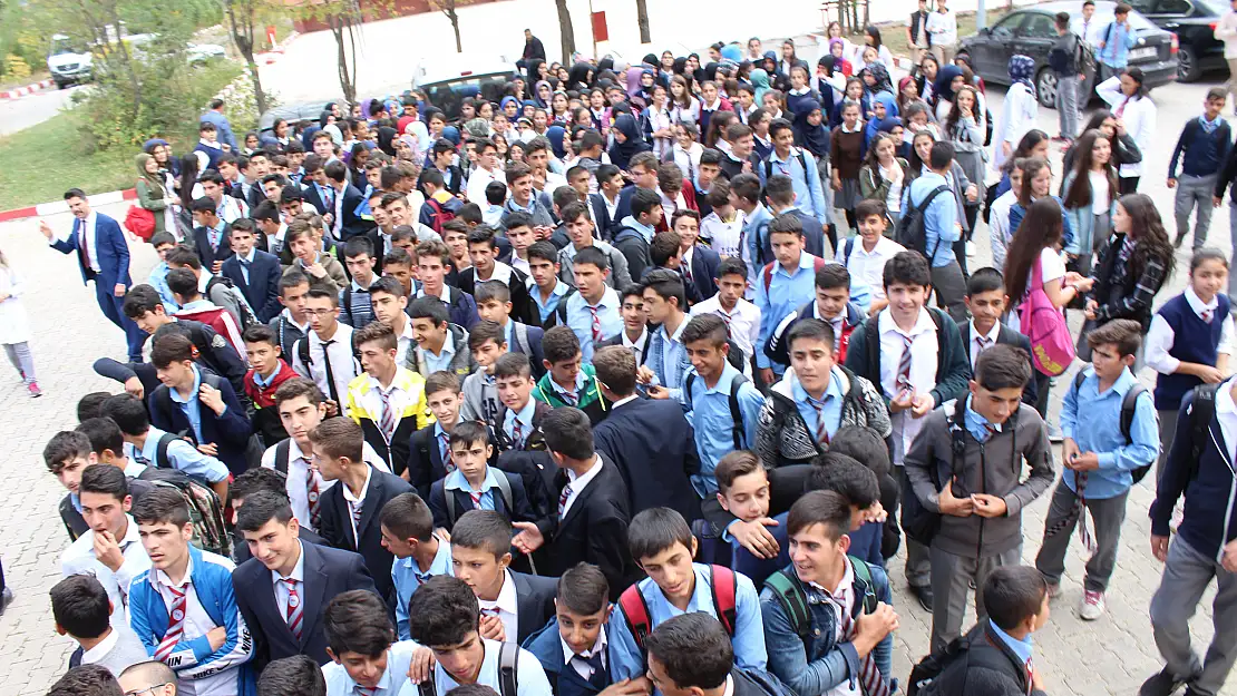 2 bin öğrenci simülasyon tırında deprem sarsıntısını yaşadı