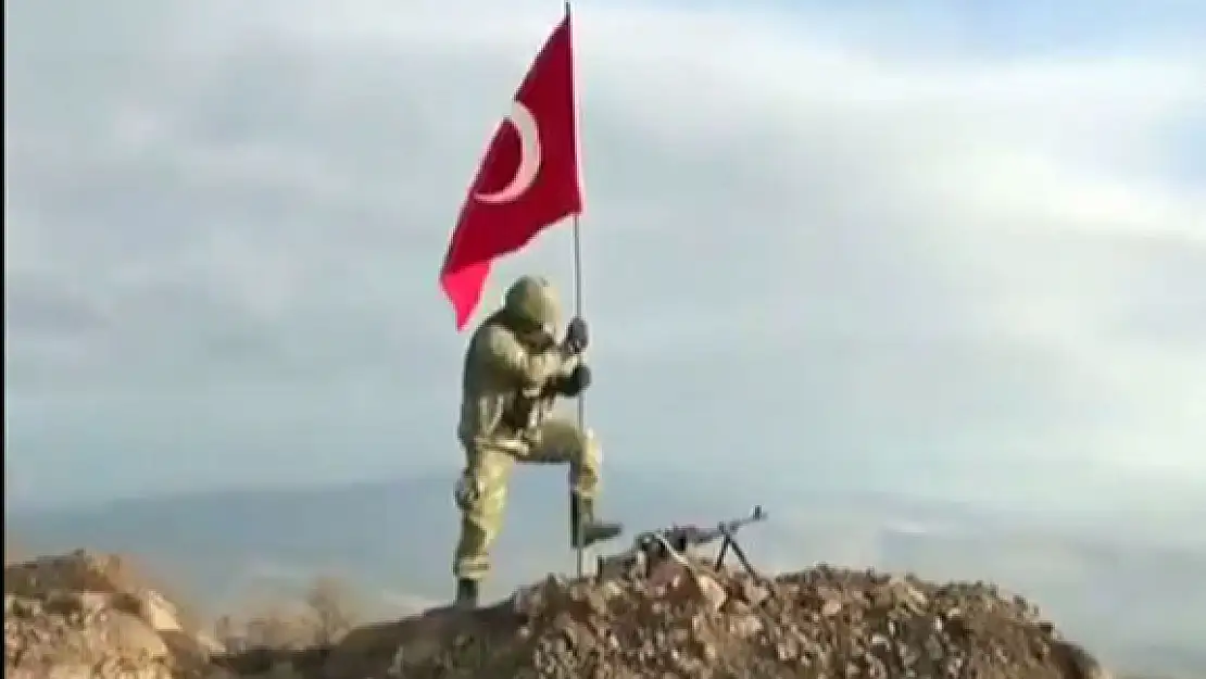 Türk Bayrağı o tepeye dikildi
