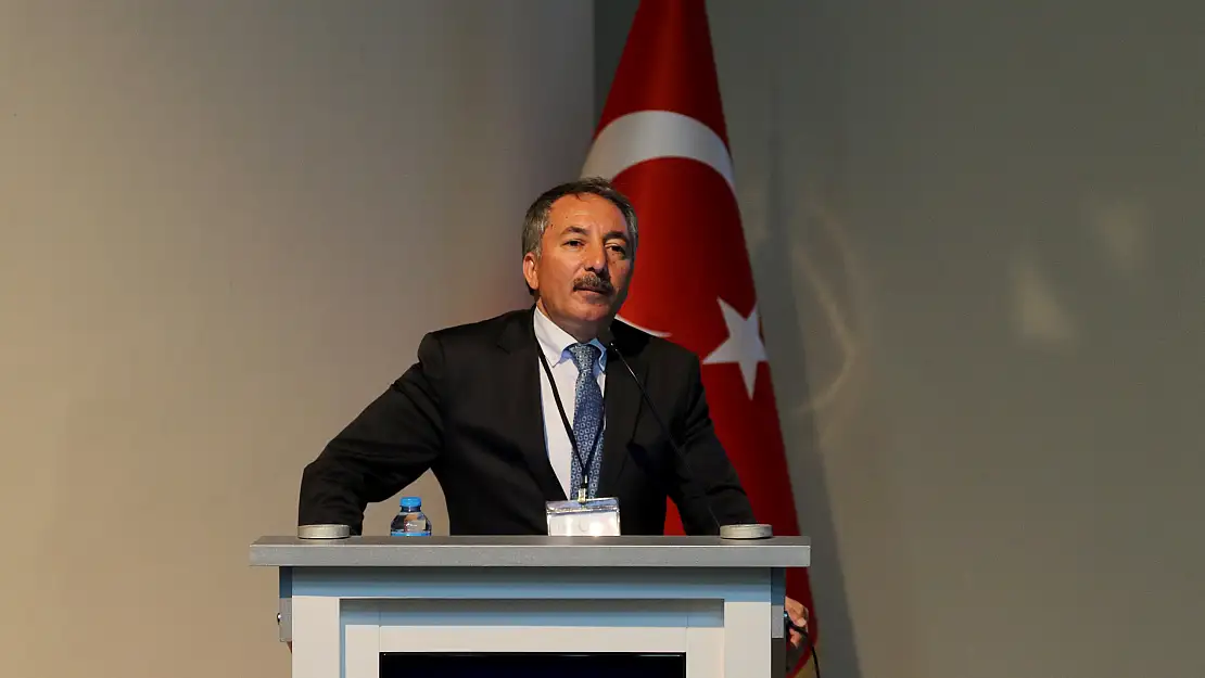 AİÇÜ'de bilim adamları bir araya geldi