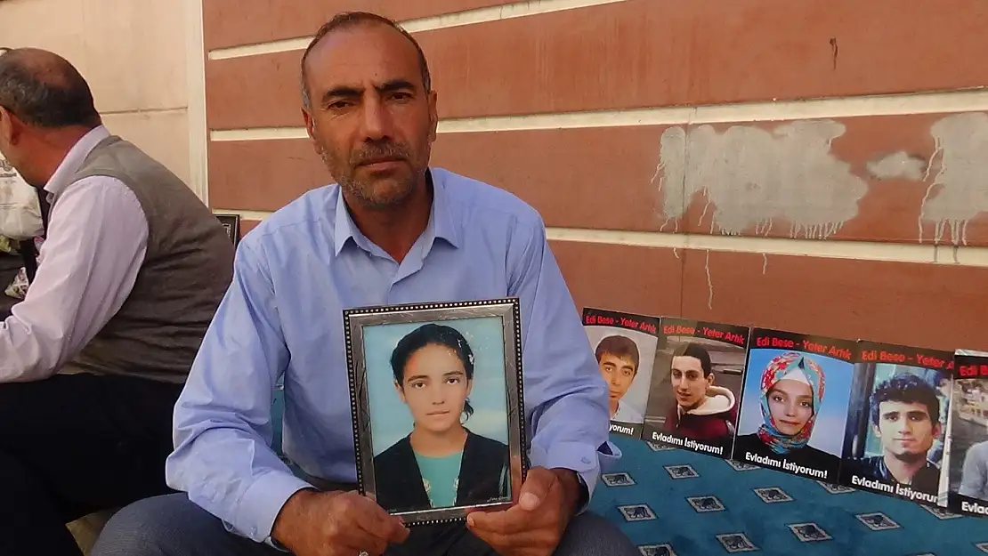 Ağrı'dan bir aile daha Diyarbakır'daki oturma eylemine katıldı
