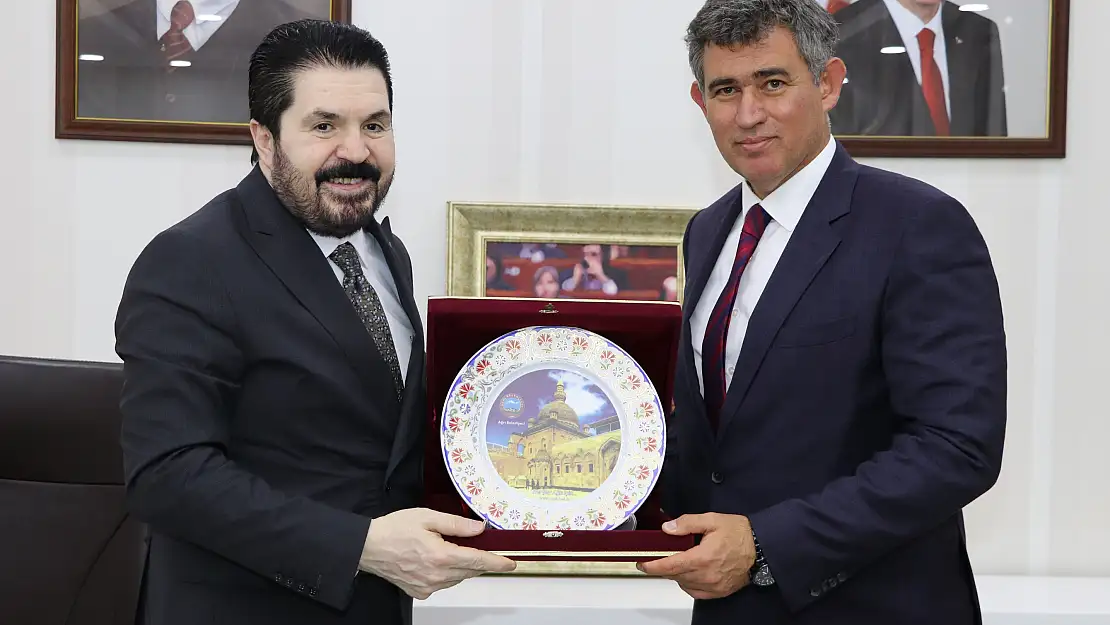 Metin Feyzioğlu, Ağrı Belediye Başkanı Sayan'ı ziyaret etti