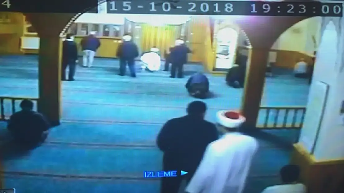 Namaz kılarken öldü