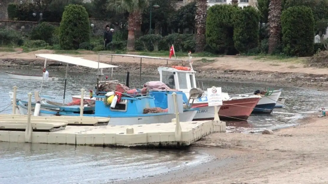 Muğla'da deniz çekildi