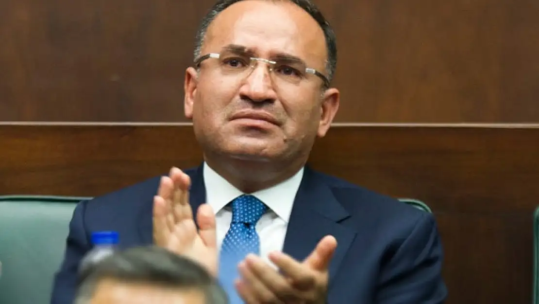 Bekir Bozdağ'ın gözleri doldu