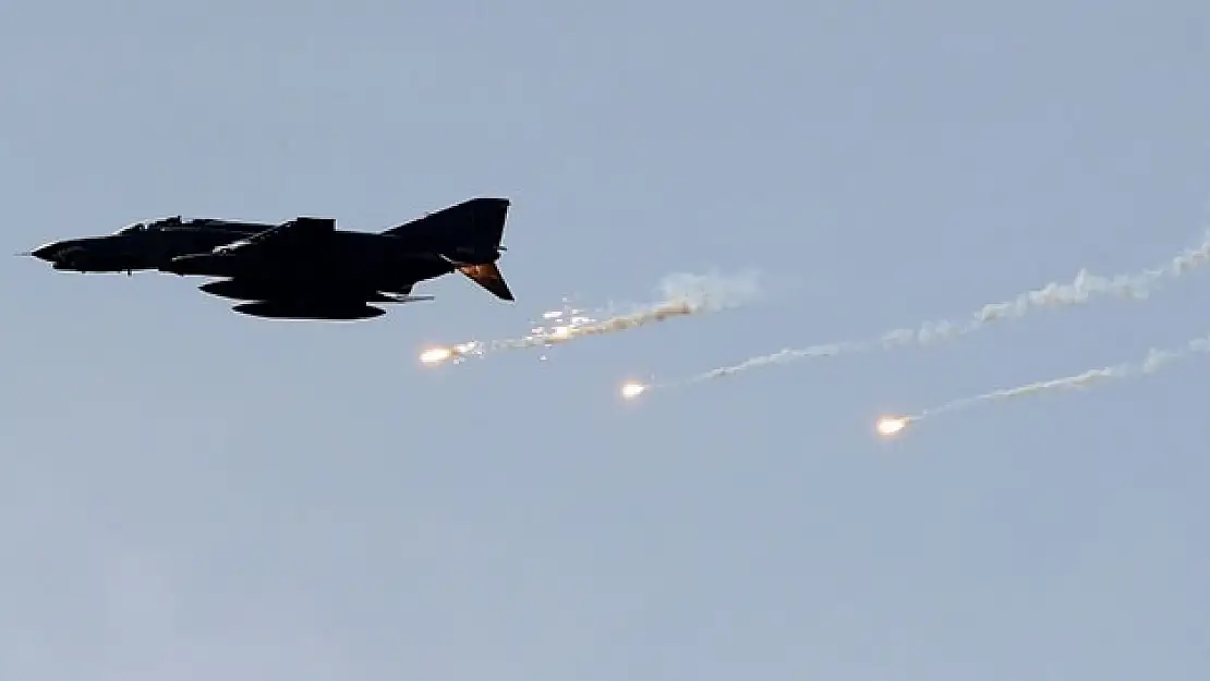 Halep'ta hava saldırısı ölüler var
