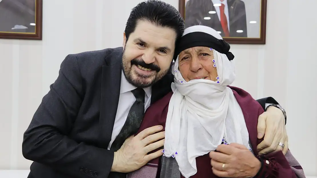Başkanlık makamına Sıdıka teyze oturdu!