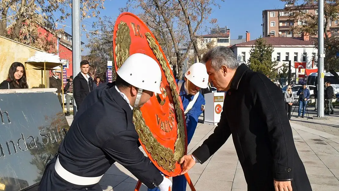 Ağrı'da 10 Kasım Atatürk'ü Anma Töreni Düzenlendi