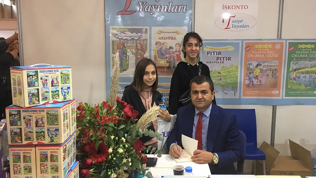 Ağrılı yazar Ferzende Tanışır TÜYAP'ta Ağrı'yı anlattı