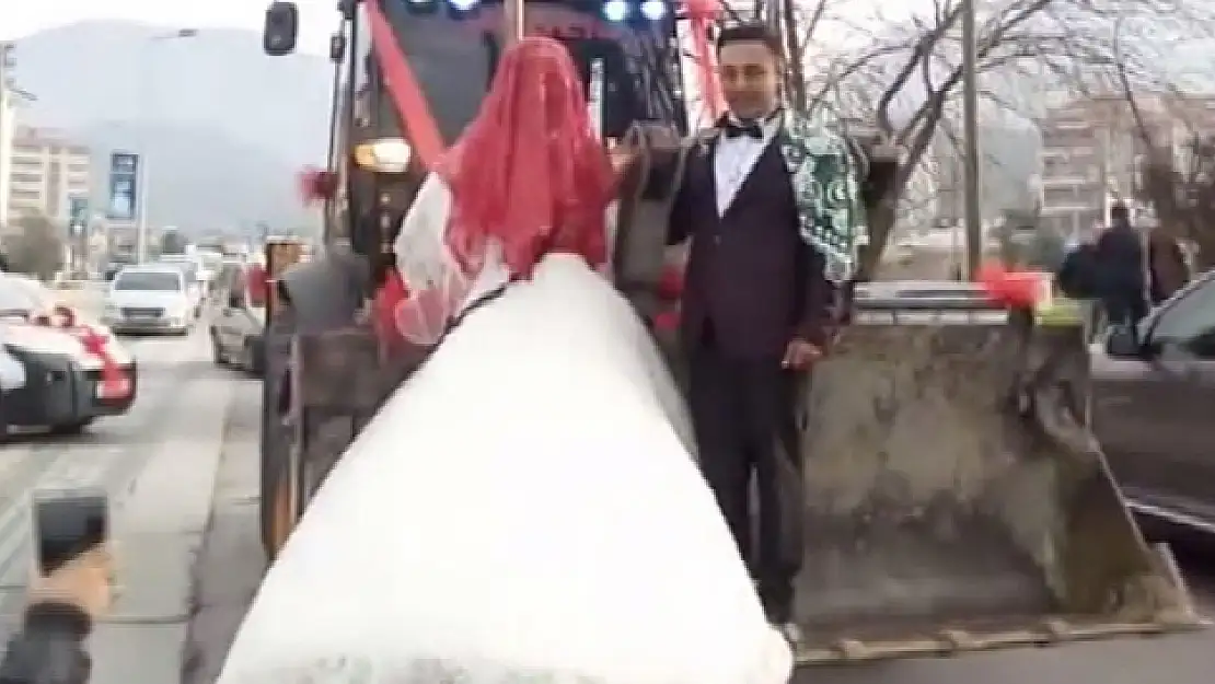Damattan geline kepçeli jest
