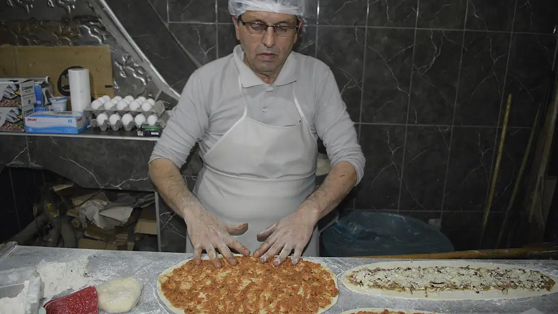 Öğretmen kızına destek olmak için geldiği Ağrı'da işyeri açtı