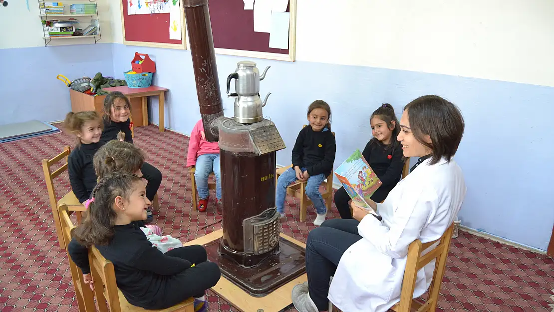 Bütün Köyün Öğretmeni Oldu