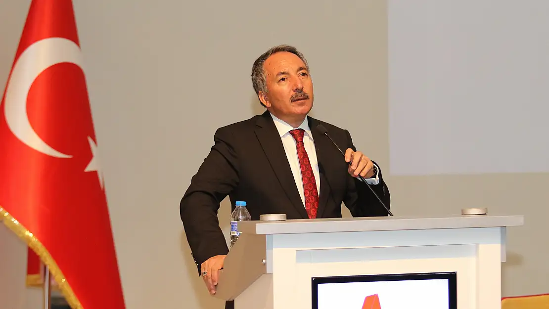 Rektör Karabulut 'Öğretmen, temiz ruhlara şekil veren sanatkardır'