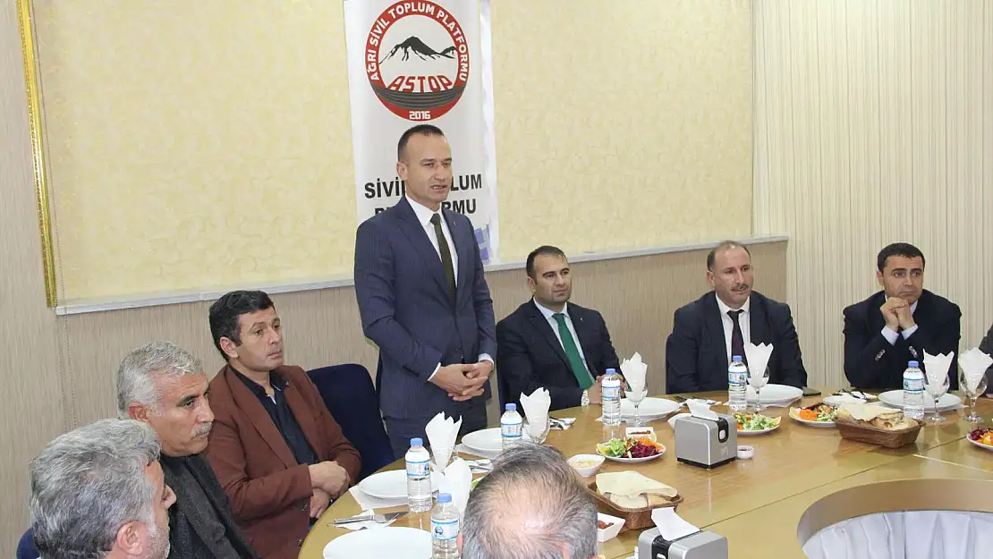 ASTOP'tan Emektar Öğretmenleri Duygulandıran Program