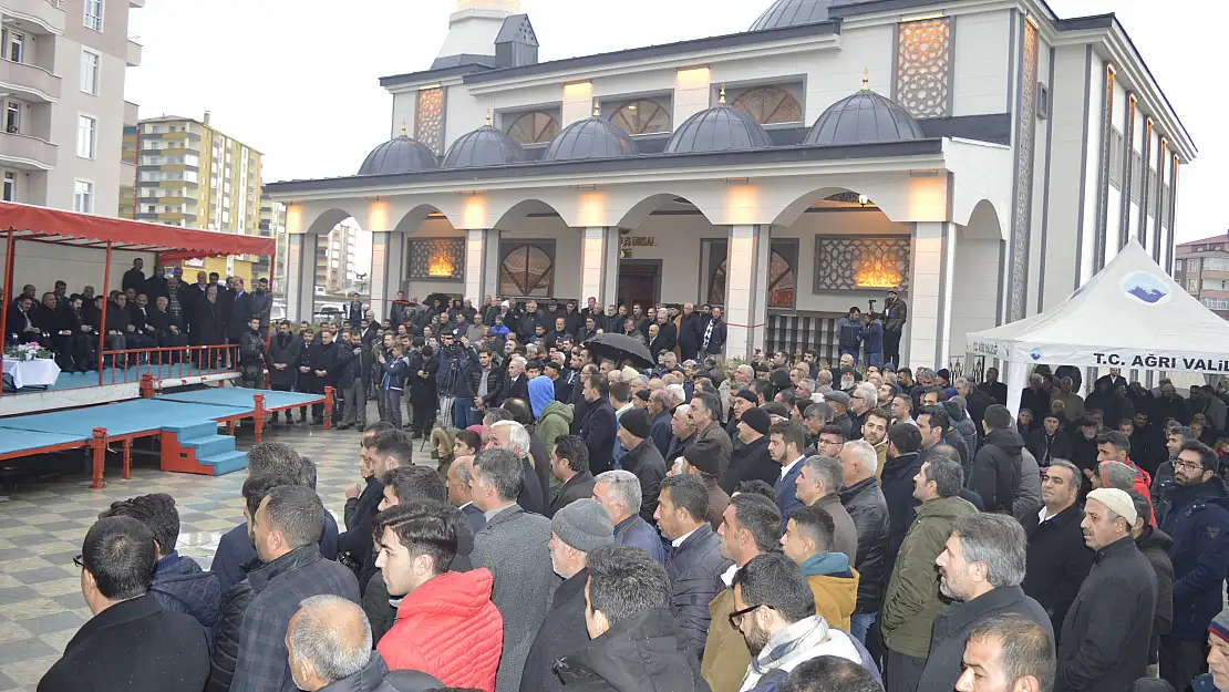 Ağrı'da hayırsever işadamı tarafından yaptırılan caminin açılışı yapıldı