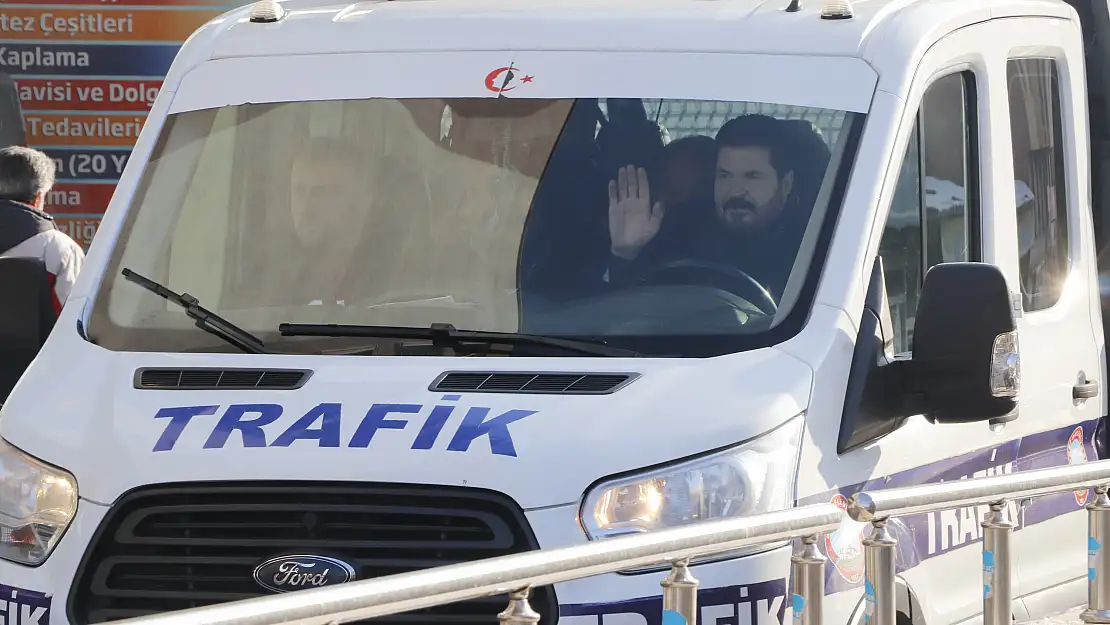 Ağrı Belediyesinin Yeni Araçları Konvoyla Halka Tanıtıldı