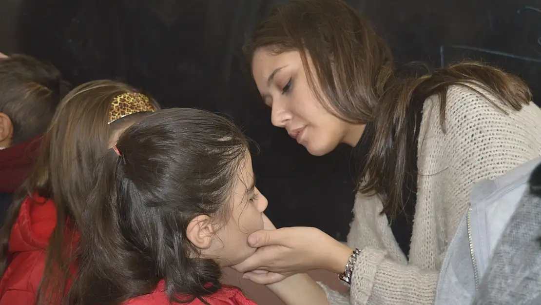 Ağrılı çocukların gönüllerinde taht kurdular
