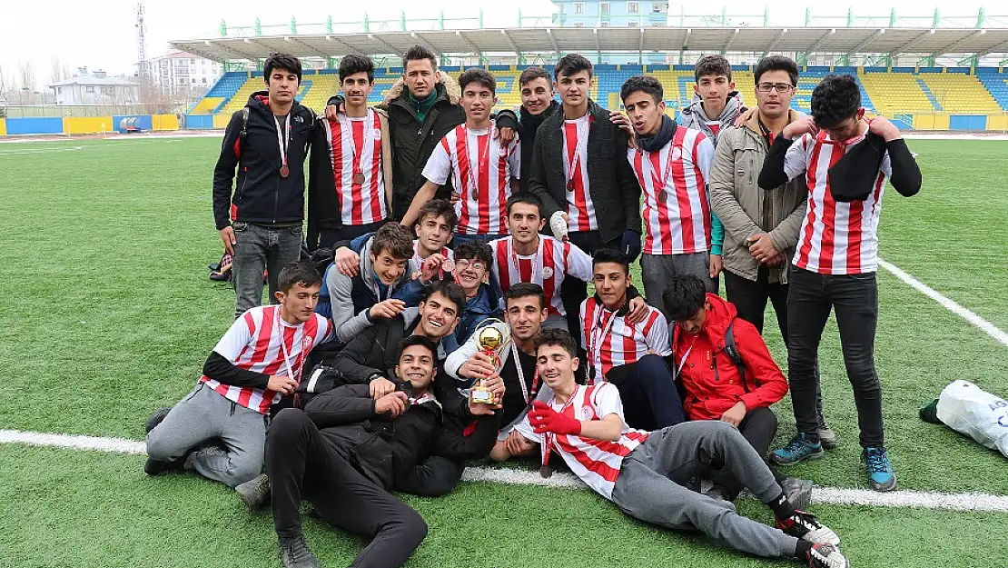 Ağrı'da Genç Erkekler Futbol Turnuvası sona erdi